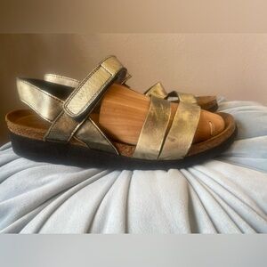 🎀 Naot Leather Strappy Sandals size 40 Fits 9.5 & 10 super comfy and cute